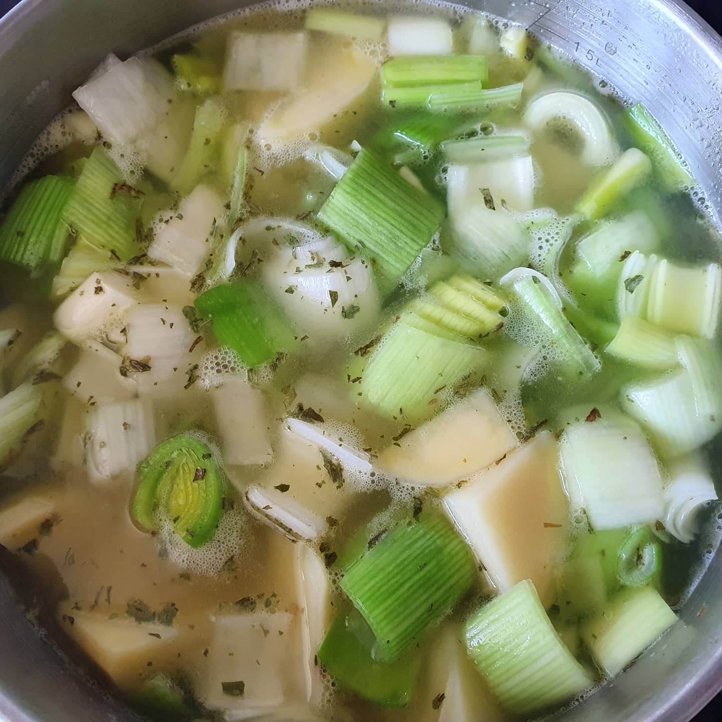 learn to cook potato and leek soup